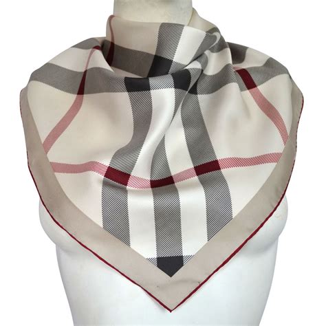 foulards Burberry femme